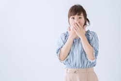 非主張的自己表現